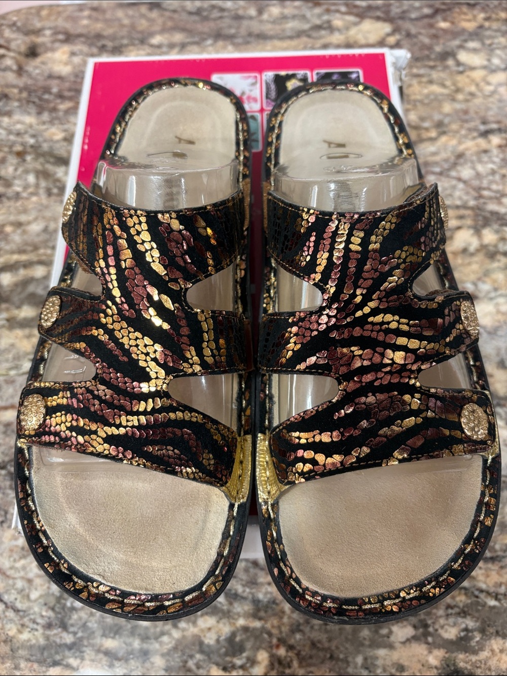 NWT Alegria Women's Metallic Black & Gold Strappy Comfort Sandals